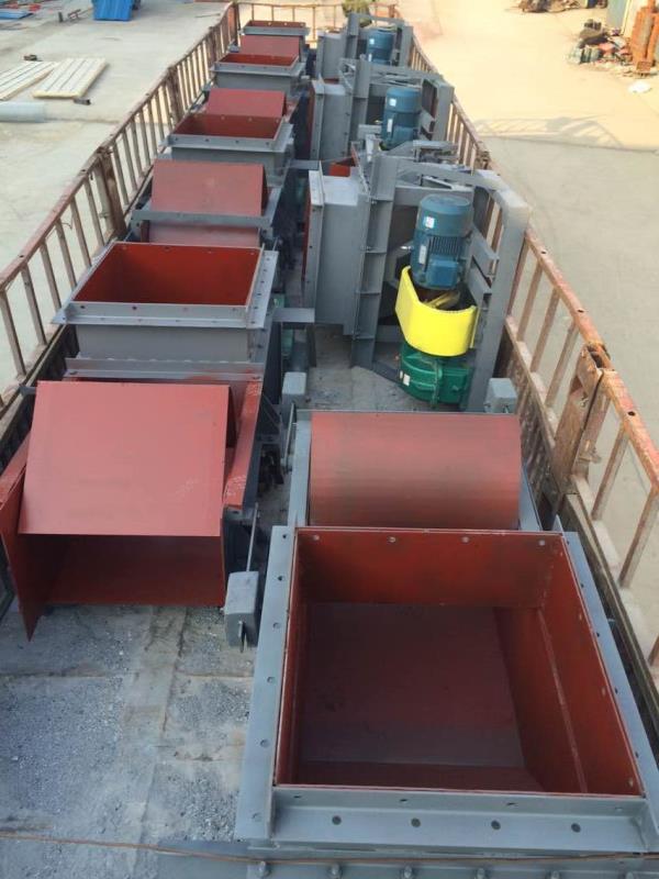 多臺往復(fù)式給煤機(jī)發(fā)貨裝車 多臺往復(fù)式給煤機(jī)發(fā)貨裝車