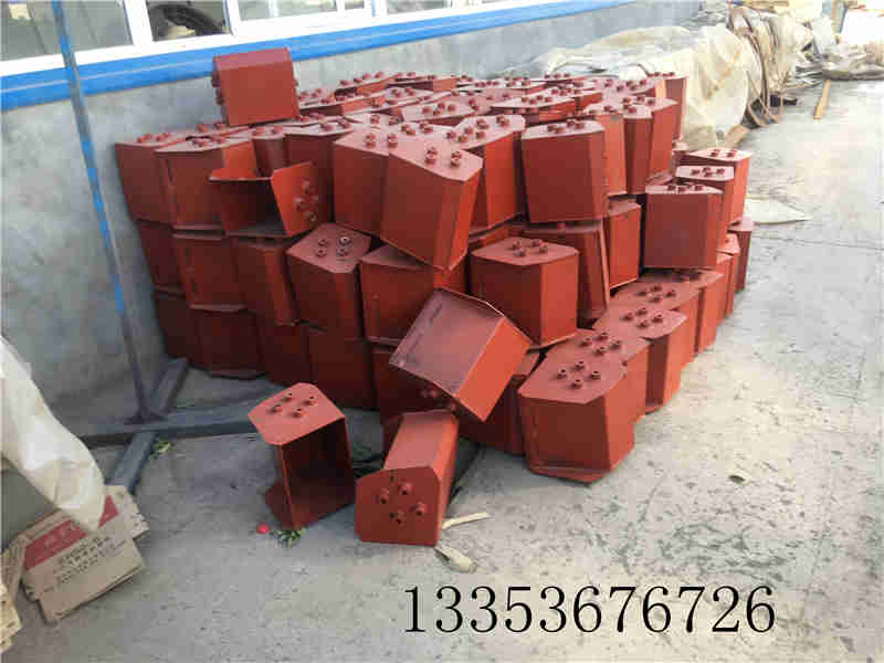 斗式提升機(jī)運(yùn)送潮濕的和粘性的物料用什么樣的料斗？