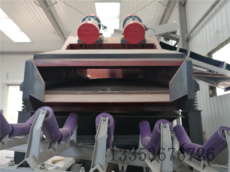 垃圾處理線篩分輸送設備安裝現(xiàn)場1