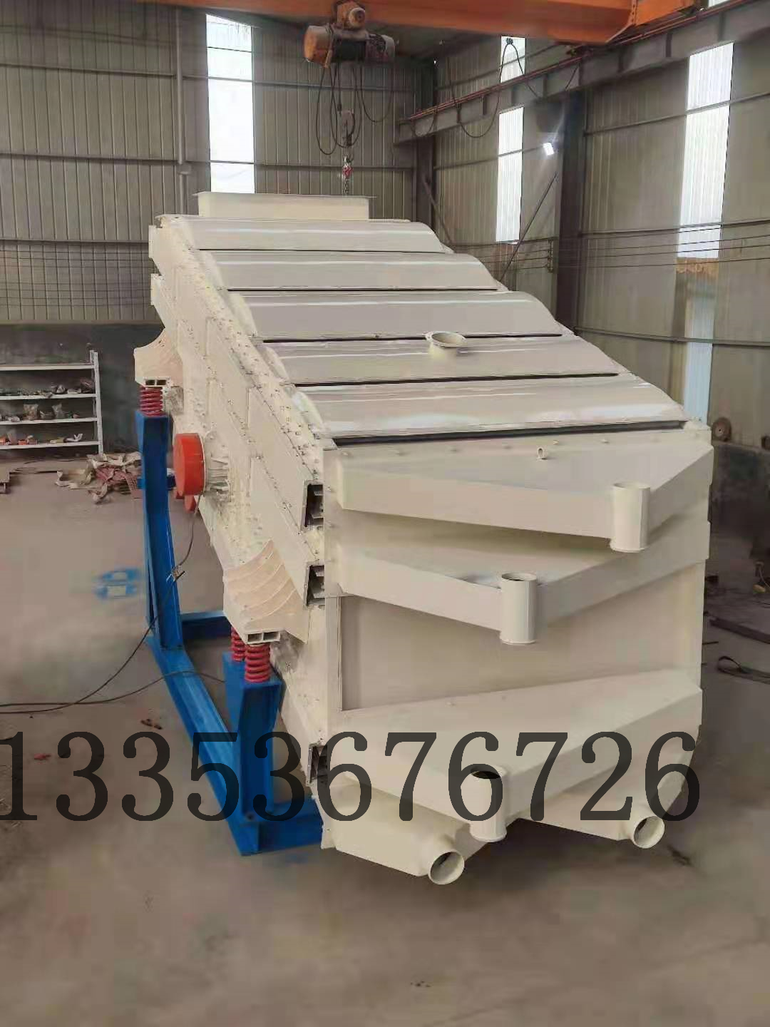  對(duì)細(xì)、粘、濕等難篩分物料有效篩分，解決了普通篩在細(xì)粒篩分過(guò)程中遇到的問(wèn)題，而且能夠以相對(duì)較小的篩網(wǎng)面積達(dá)到非常高的篩分效率