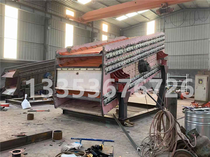 細粉分級方形搖擺篩和沸騰弛張篩的特點結(jié)構(gòu)原理的對比1 細粉分級方形搖擺篩和沸騰弛張篩的特點結(jié)構(gòu)原理的對比1