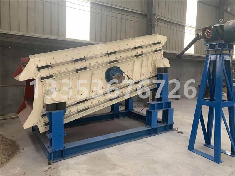 微粉馳張篩時(shí)產(chǎn)20方/小時(shí)，現(xiàn)貨出售，上層篩網(wǎng)1mm，下層篩網(wǎng)0.2mm，如無(wú)需更換篩網(wǎng)的情況下，款到3天內(nèi)即可發(fā)貨！