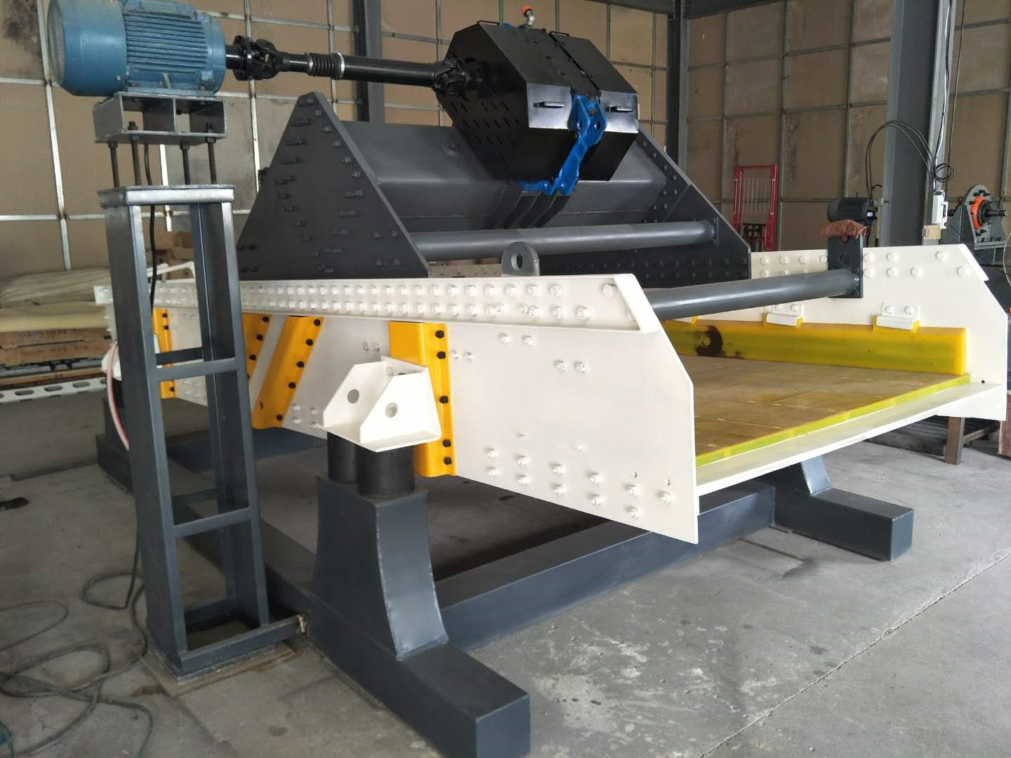 激振器式高頻脫水篩的產(chǎn)品優(yōu)勢比振動電機(jī)的體現(xiàn)在哪方面？22