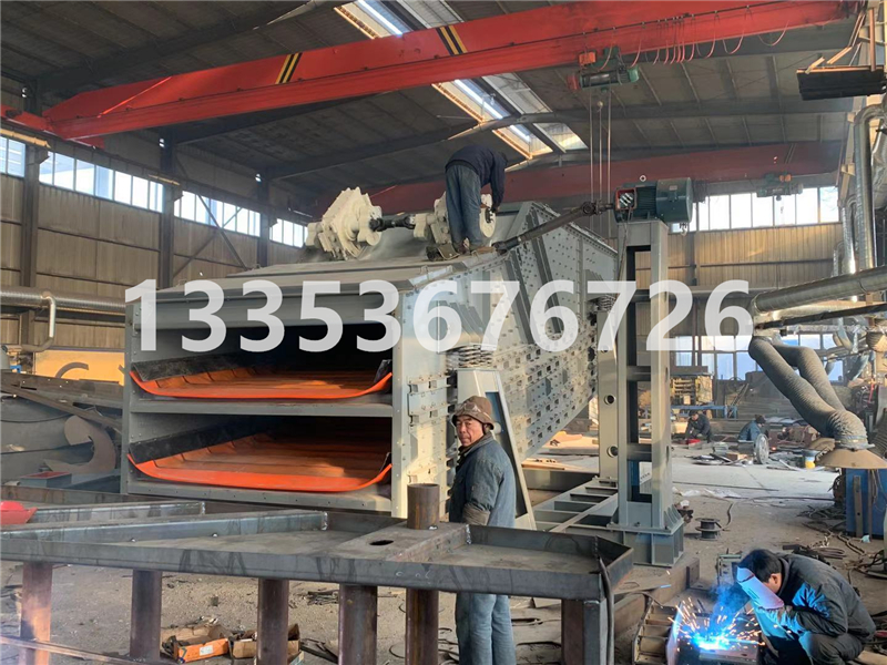 鵬威弛張沸騰篩針對(duì)粘料濕料的篩分有什么突出表現(xiàn)？